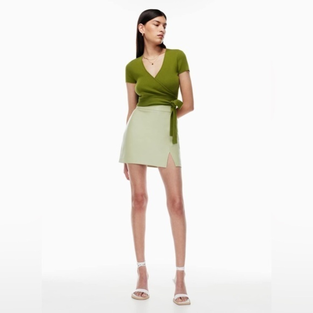 Aritzia Wilfred Patio Faux Leather Mini Skirt in Olive Size 4